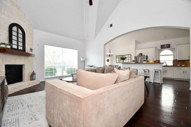 25618 Canyon Crossing Drive, Richmond, TX 77406