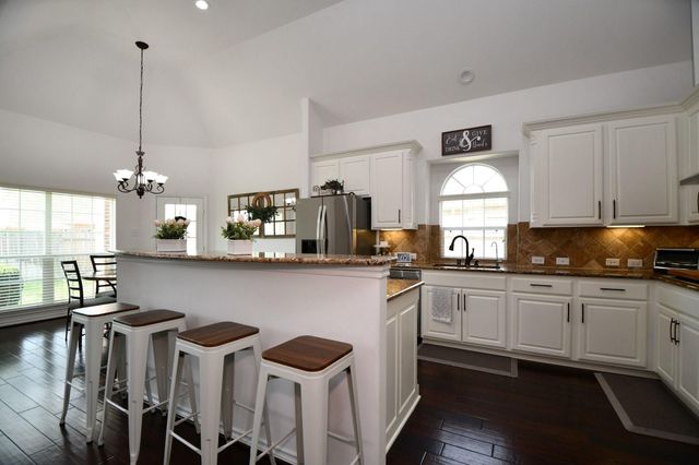 25618 Canyon Crossing Drive, Richmond, TX 77406