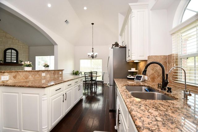 25618 Canyon Crossing Drive, Richmond, TX 77406