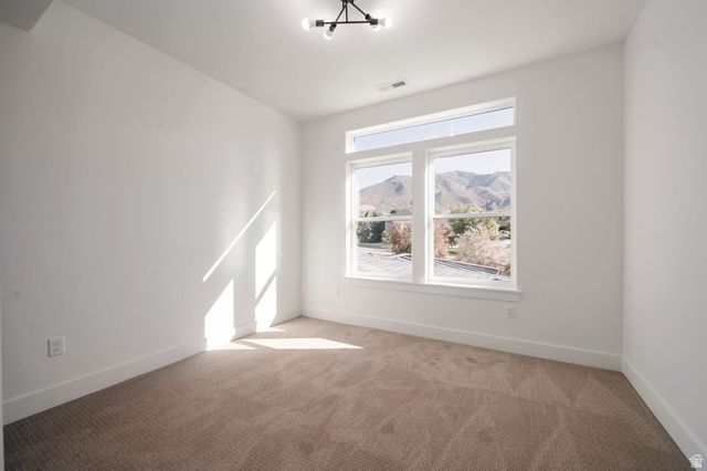 5619 S FOX CHASE DR, South Ogden, UT 84403