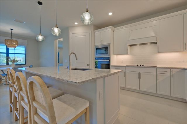 818 PINTAIL COVE, Bradenton, FL 34212