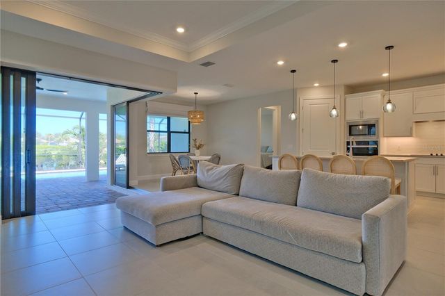 818 PINTAIL COVE, Bradenton, FL 34212
