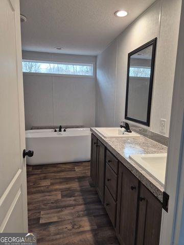 354 Green Meadows Drive, Hartwell, GA 30643