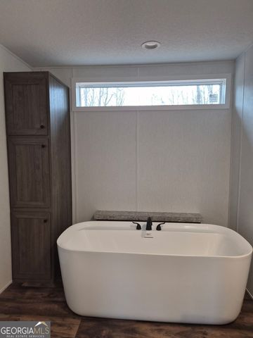 354 Green Meadows Drive, Hartwell, GA 30643