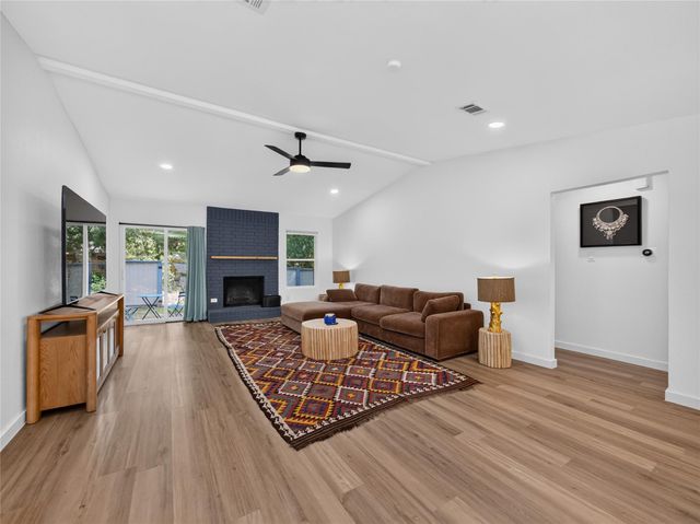 2102 Lear LN, Austin, TX 78745