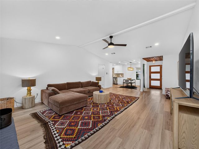 2102 Lear LN, Austin, TX 78745