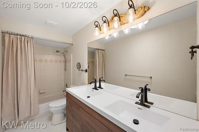 3379 Seminole Court, Rochester Hills, MI 48309