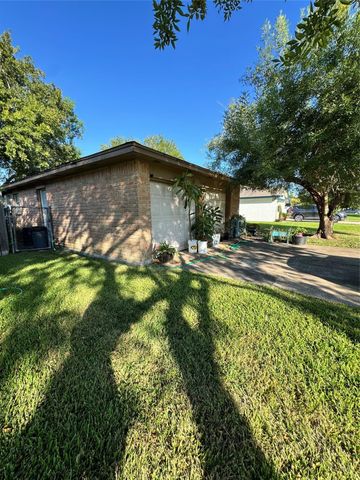 16607 Barcelona Drive, Friendswood, TX 77546