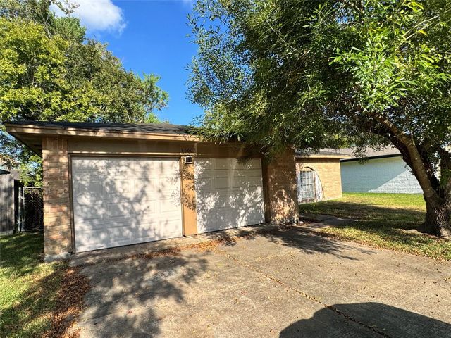 16607 Barcelona Drive, Friendswood, TX 77546