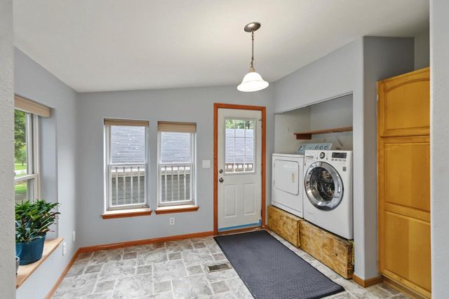 5688 S Bird Street, Sun Prairie, WI 53590