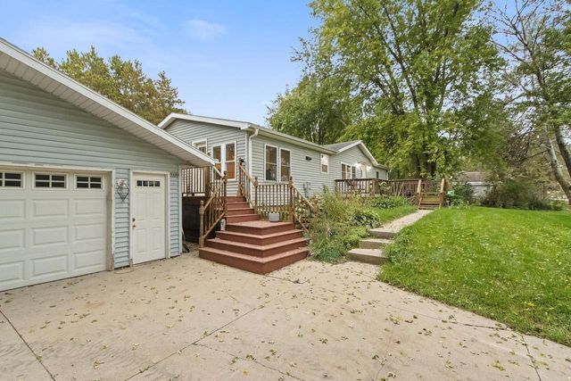 5688 S Bird Street, Sun Prairie, WI 53590