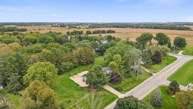 5688 S Bird Street, Sun Prairie, WI 53590