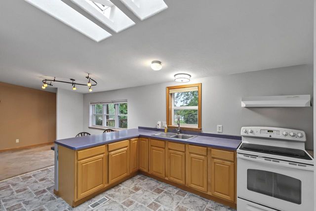 5688 S Bird Street, Sun Prairie, WI 53590