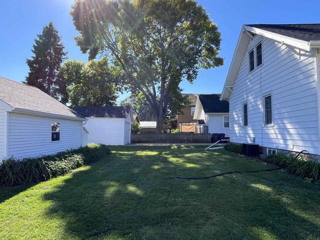 302 PINE STREET, Neenah, WI 54956