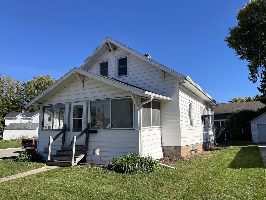302 PINE STREET, Neenah, WI 54956