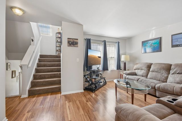626 N Triumph Court, Hainesville, IL 60073
