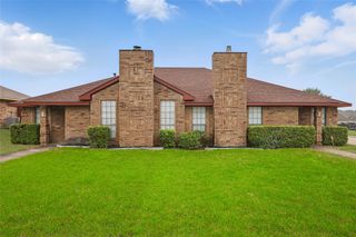 701 Inglewood Trail, Desoto, TX 75115