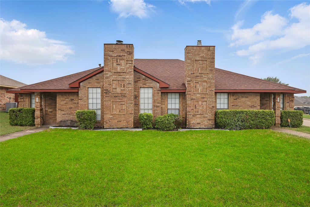 701 Inglewood Trail, Desoto, TX 75115