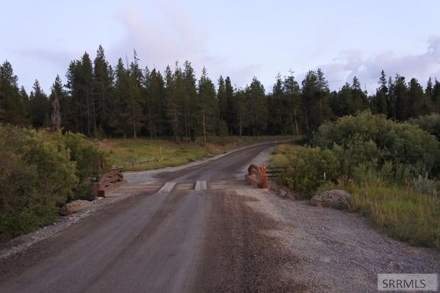 1650 Shadow Loop South, Island Park, ID 83429