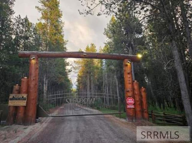 1650 Shadow Loop South, Island Park, ID 83429