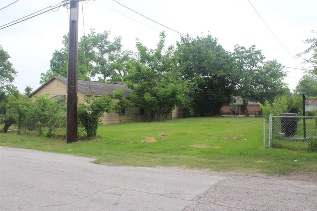 4914 Falls Street, Houston, TX 77026
