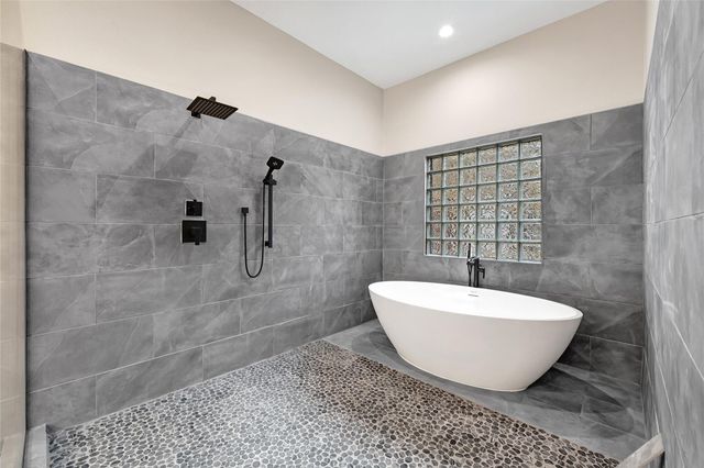 7045 Cayton Street, Houston, TX 77061