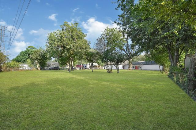 7045 Cayton Street, Houston, TX 77061