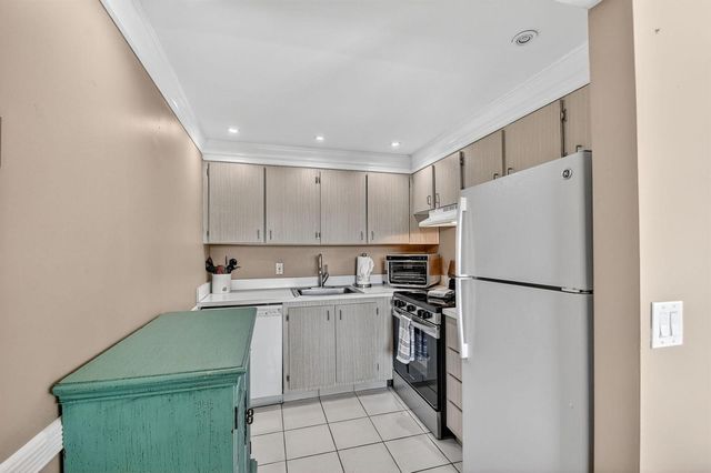 3200 Springdale Boulevard 217, Palm Springs, FL 33461