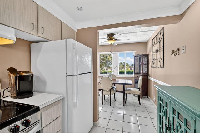 3200 Springdale Boulevard 217, Palm Springs, FL 33461