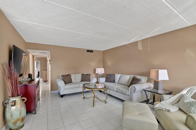 3200 Springdale Boulevard 217, Palm Springs, FL 33461