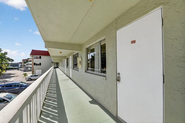 3200 Springdale Boulevard 217, Palm Springs, FL 33461