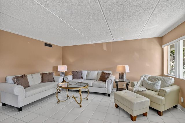 3200 Springdale Boulevard 217, Palm Springs, FL 33461