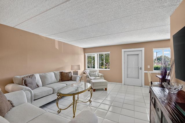 3200 Springdale Boulevard 217, Palm Springs, FL 33461