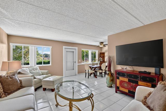 3200 Springdale Boulevard 217, Palm Springs, FL 33461