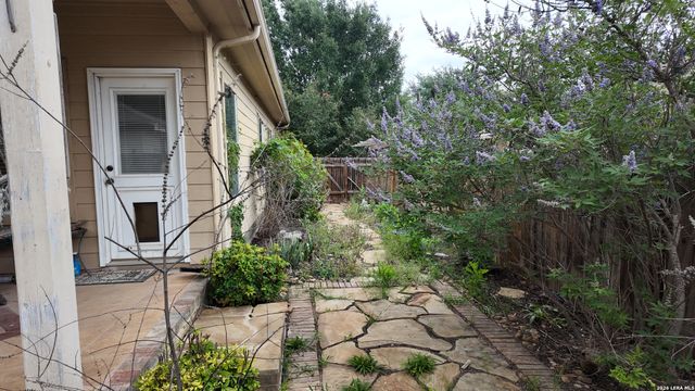 14407 BARN CT, Elmendorf, TX 78112