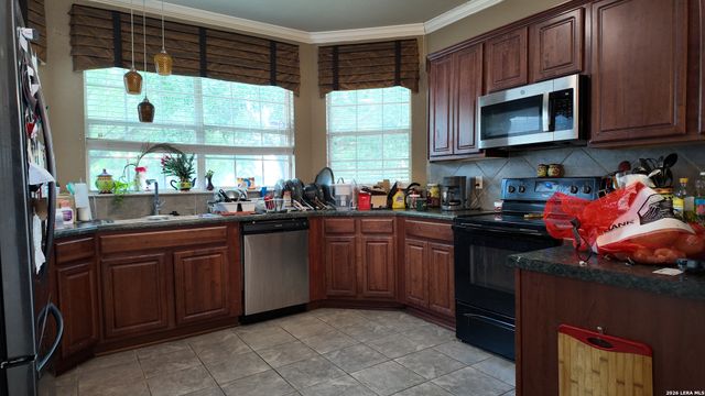14407 BARN CT, Elmendorf, TX 78112
