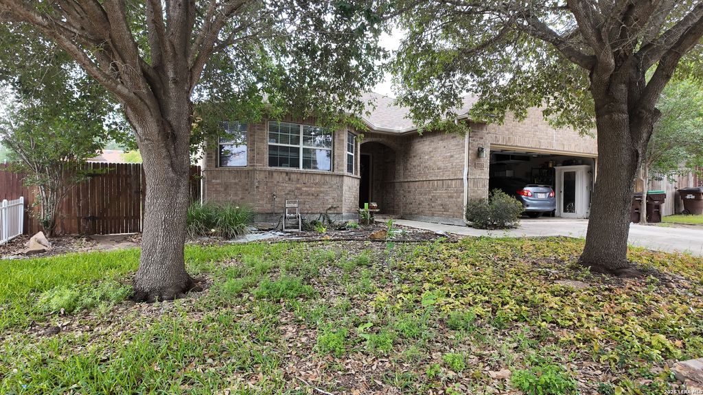14407 BARN CT, Elmendorf, TX 78112