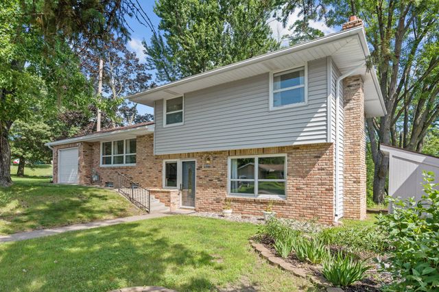 1870 7th Street NW, New Brighton, MN 55112