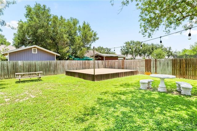 871 S Quail Hollow Drive, Weslaco, TX 78596