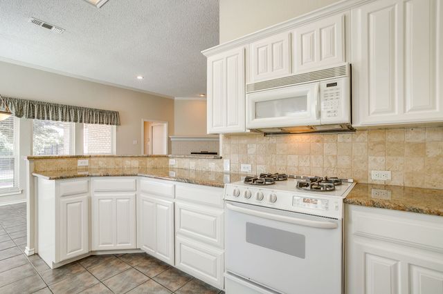 7116 Deer Hollow Drive, Fort Worth, TX 76132