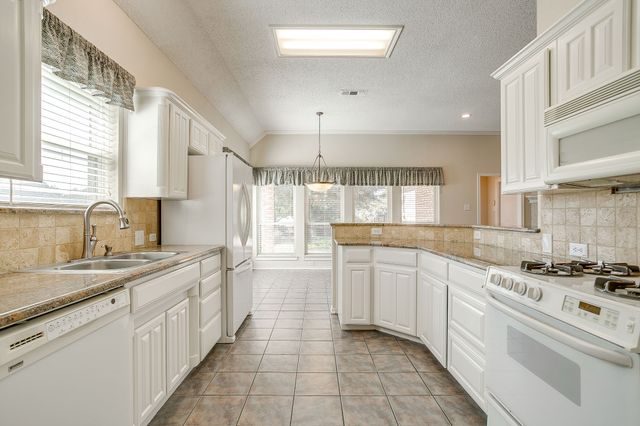 7116 Deer Hollow Drive, Fort Worth, TX 76132