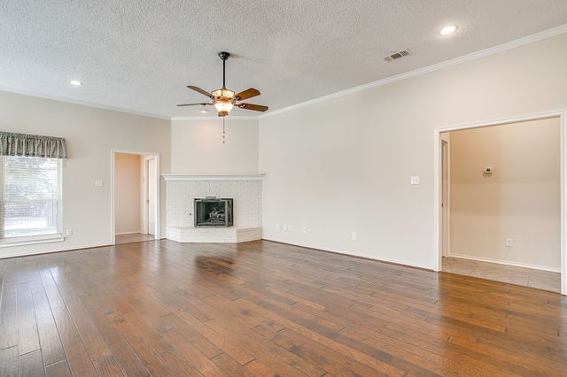 7116 Deer Hollow Drive, Fort Worth, TX 76132