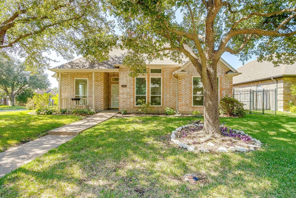 7116 Deer Hollow Drive, Fort Worth, TX 76132
