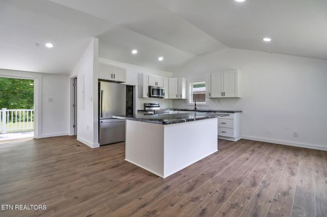 1095 Franklin Rd, Jamestown, TN 38556