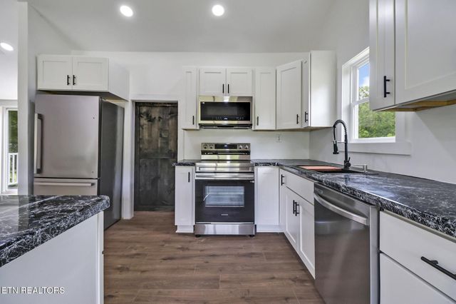 1095 Franklin Rd, Jamestown, TN 38556