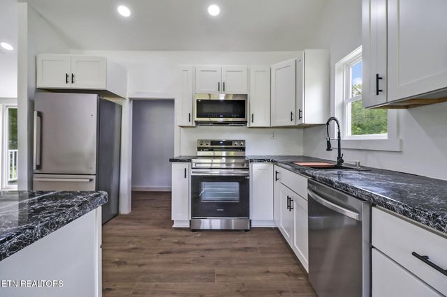 1095 Franklin Rd, Jamestown, TN 38556