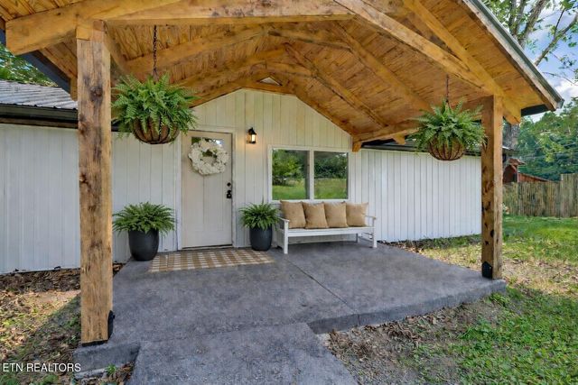 1095 Franklin Rd, Jamestown, TN 38556