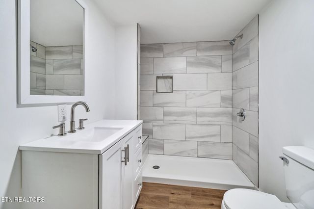 1095 Franklin Rd, Jamestown, TN 38556