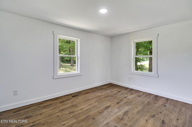 1095 Franklin Rd, Jamestown, TN 38556