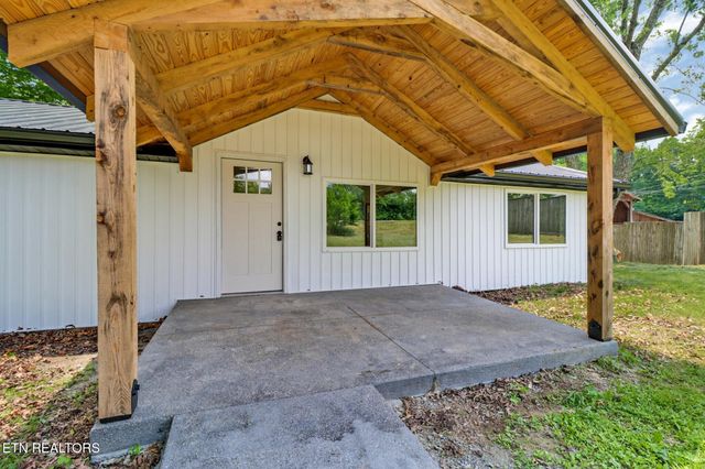 1095 Franklin Rd, Jamestown, TN 38556